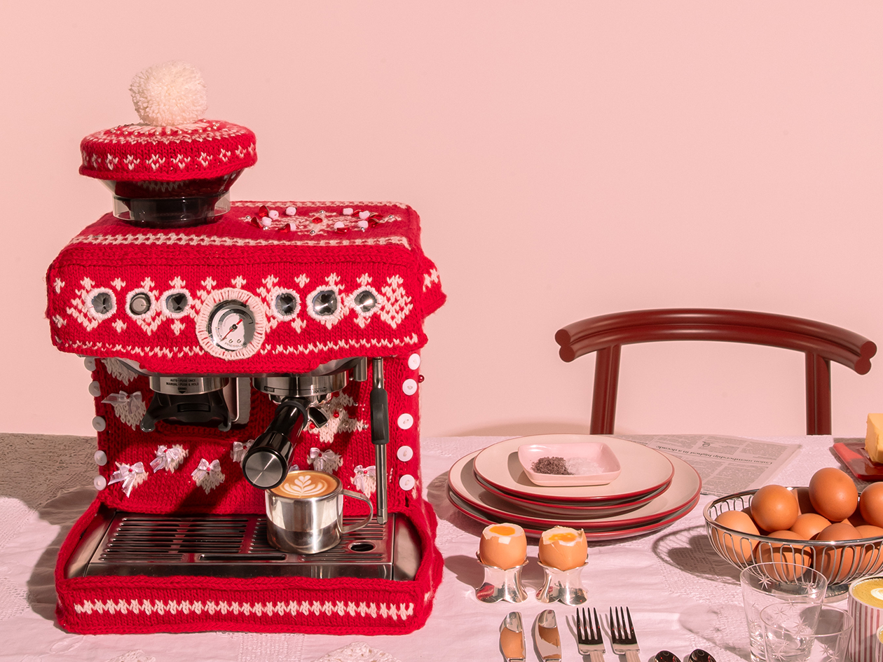 Knit a festive holiday hat for your espresso machine